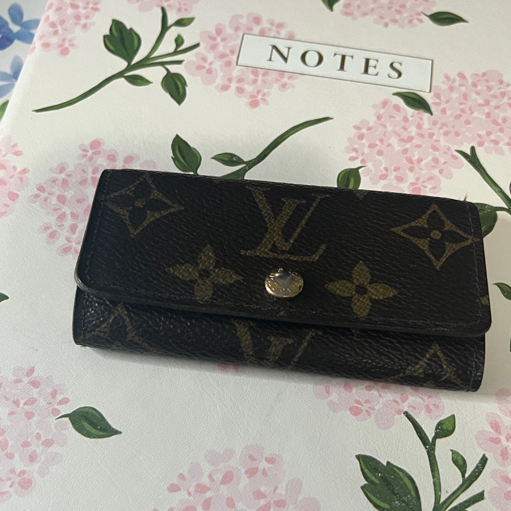 Louis Vuitton monogram 4 key case